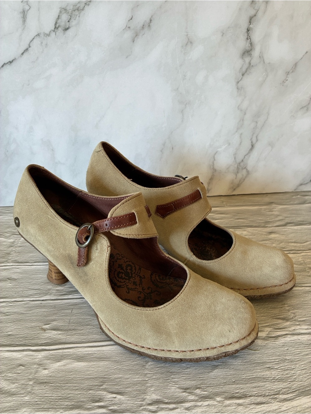 Neosens Beige Suede Mary Jane Pumps
